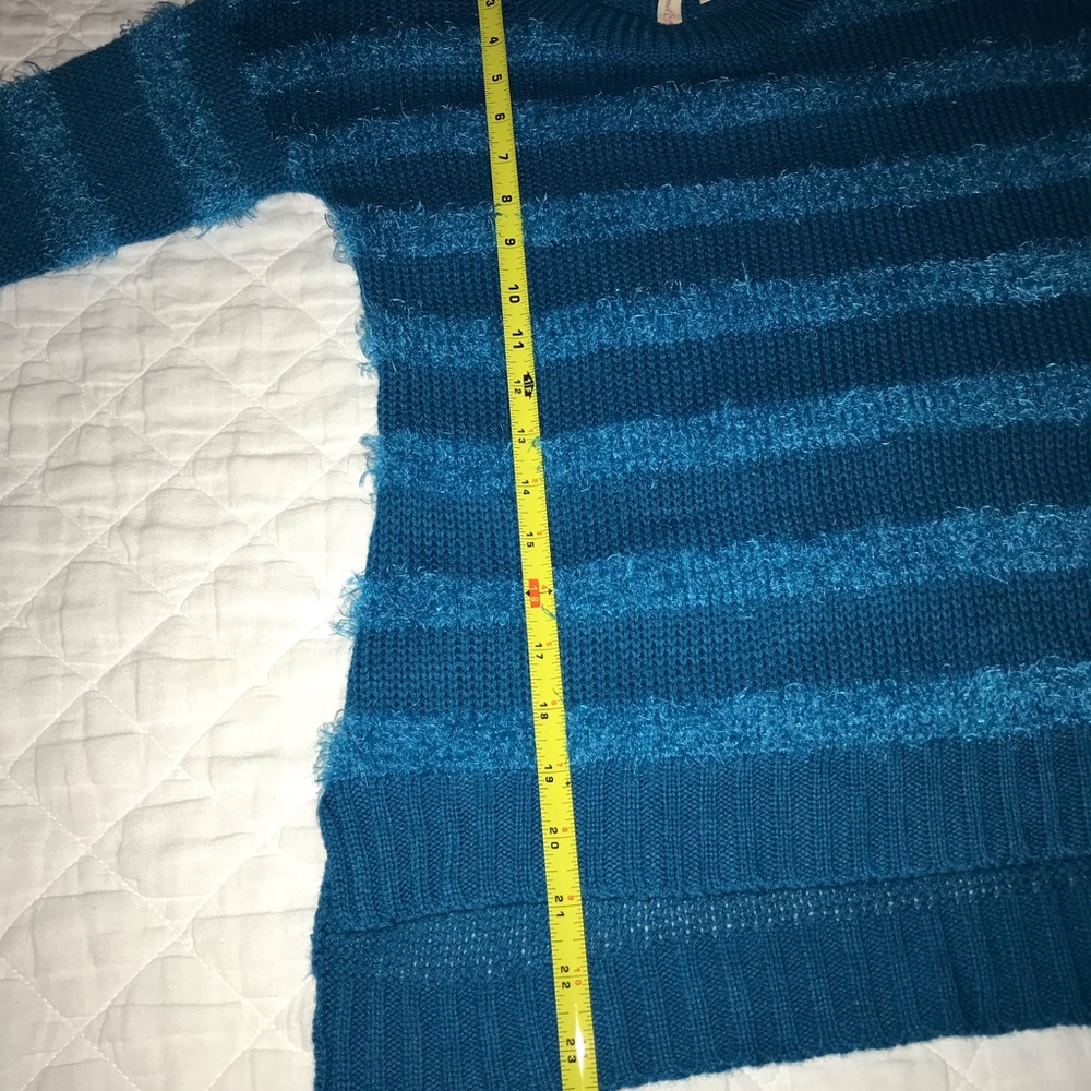 Women’s fuzzy sweater - Picture 4 of 9